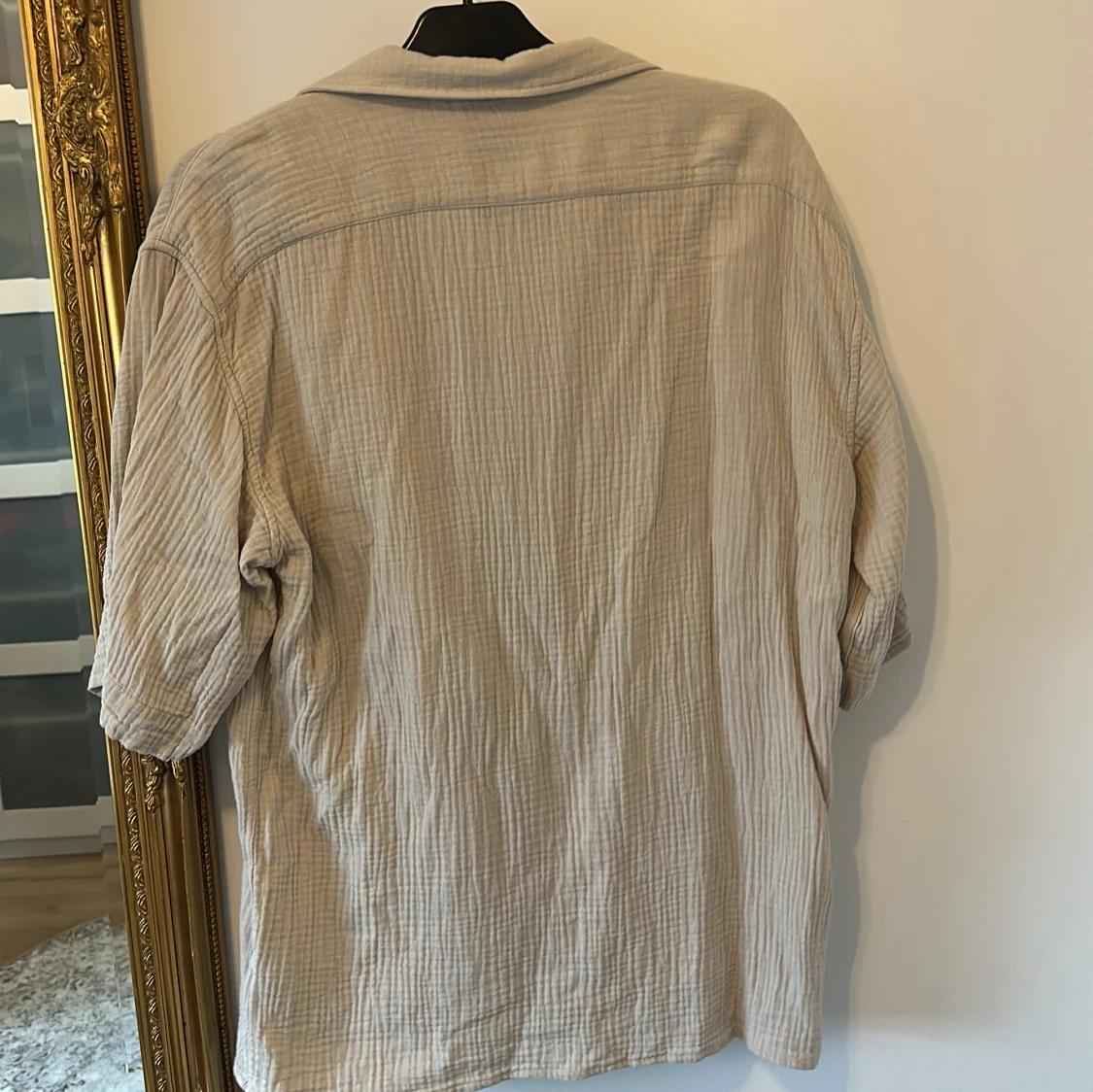 Beige skjorta från COLLUSION - 2