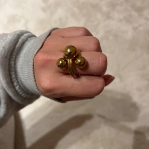 Ring av rostfritt stål  - Guldig ring av rostfritt stål! Justerbar💕