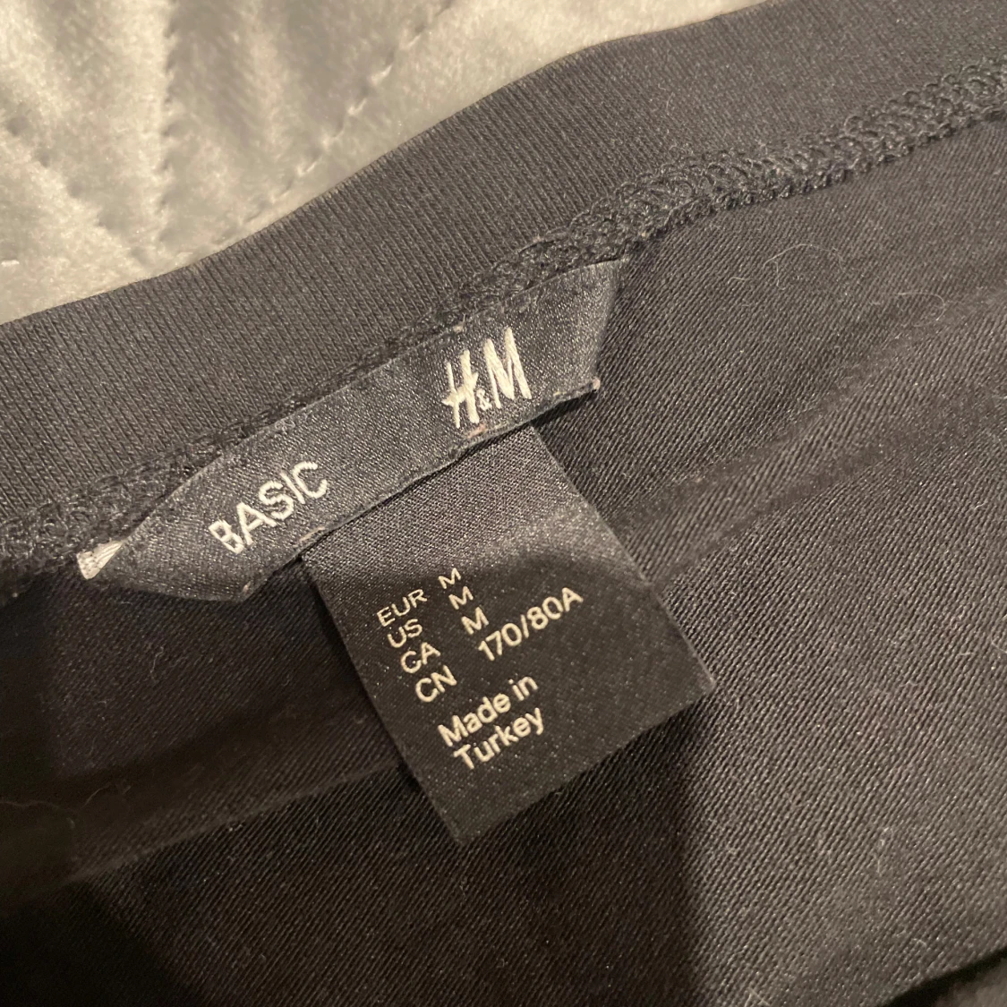 Svart kortkjol från H&M Basic - 1