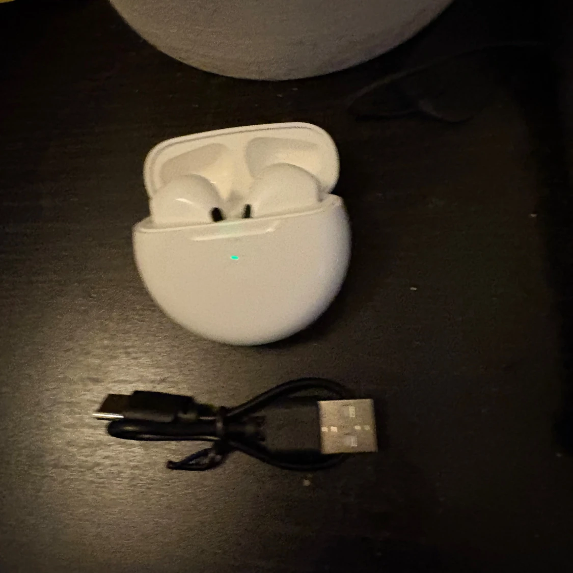 Trådlösa hörlurar (med laddsladd) - 1