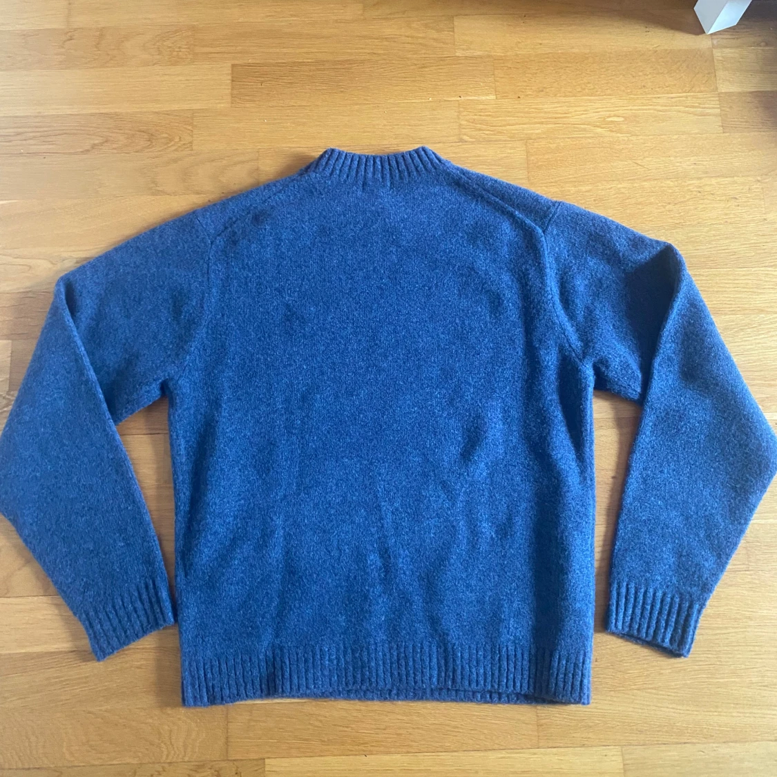 Blå stickad tröja från Uniqlo - 1