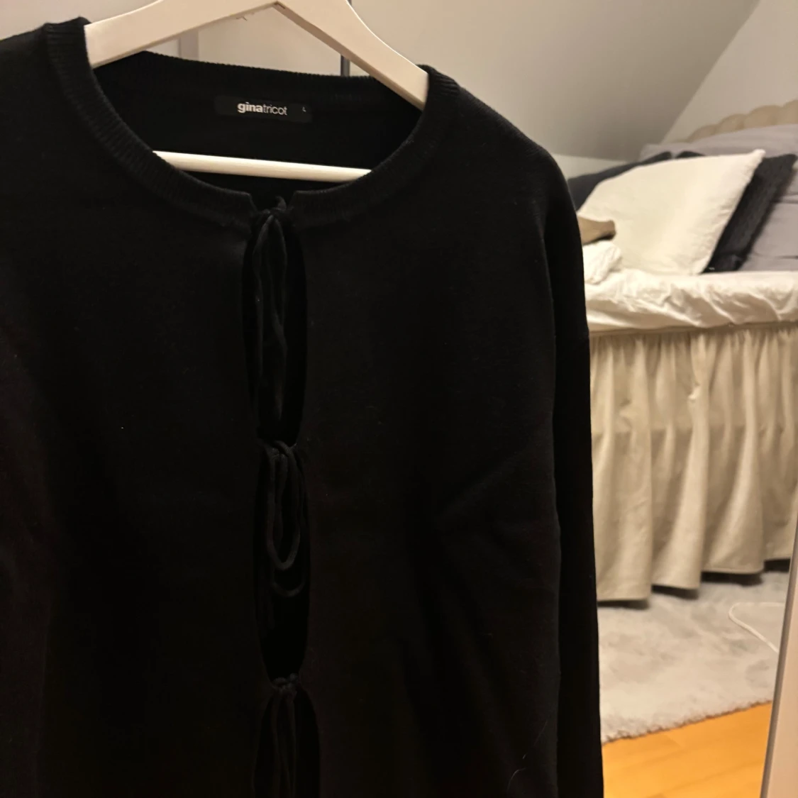 Svart kofta med snörning från Gina Tricot - 2