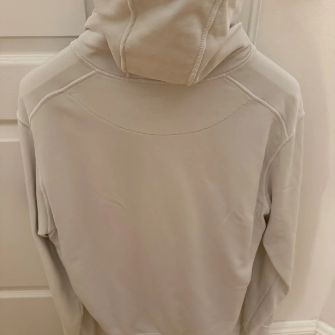 Vit hoodie från Stone Island - 1