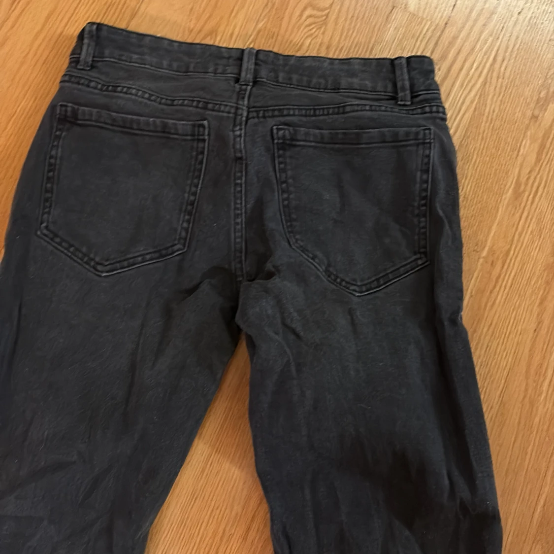 Svarta bootcut jeans från Lindex - 2