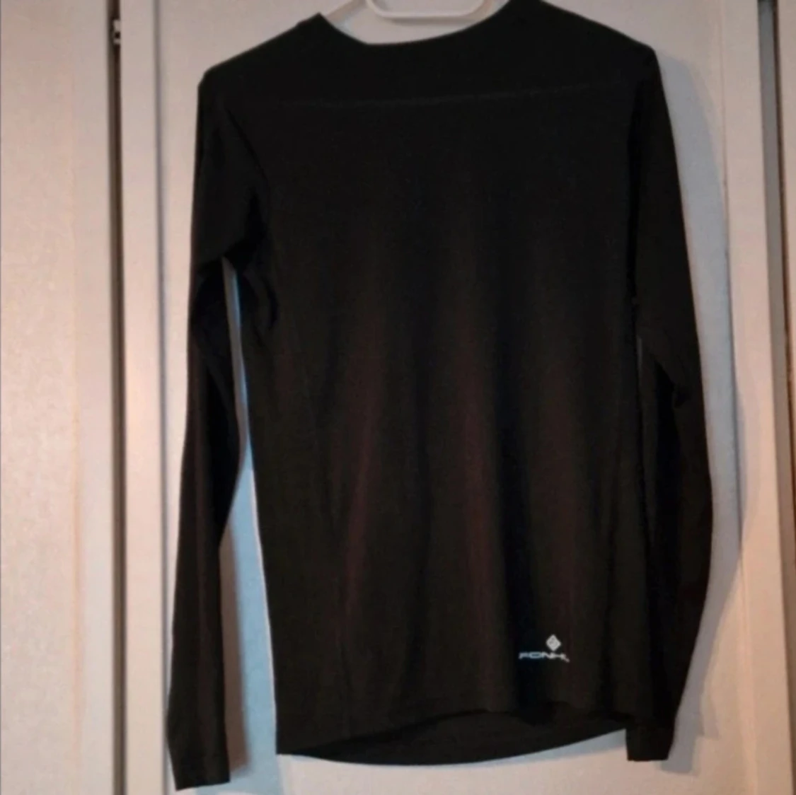 Svart långärmad funktionströja från Ronhill