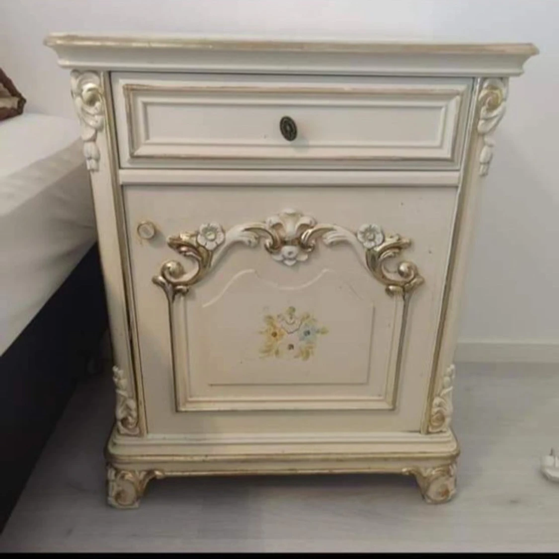 Sminkbord + sängbord - 2