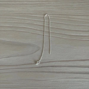 Ett örhänge - Örhänge från chanti🩷