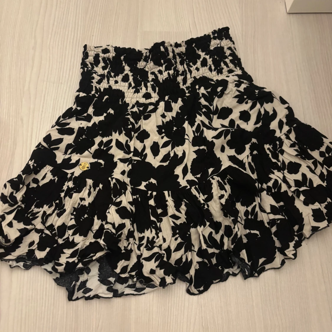 Blommig kortkjol från Pernilla Wahlgren