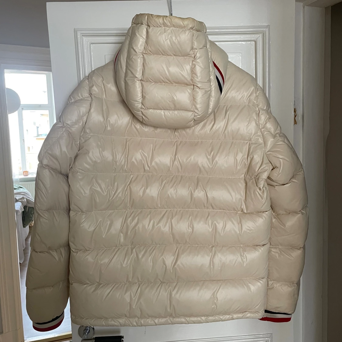 Moncler Alberic vit dunjacka, storlek 4/L  - 1