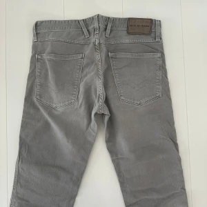 Replay anbass jeans  - Replay anbass jeans | storlek 31/34 | skick 10/10 | fraktar via valfrit ombud på köparens bekostnad | hör av dig vid funderingar 