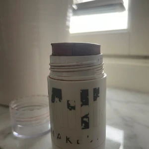 Milk makeup stick bronzer (STOR) i färgen baked - Se bild hur mycket som är kvar. Det är den stora versionen som inte går att köpa längre 