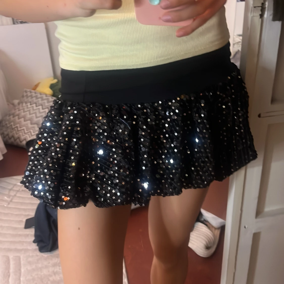 Svart paljettkjol från Zara - 1