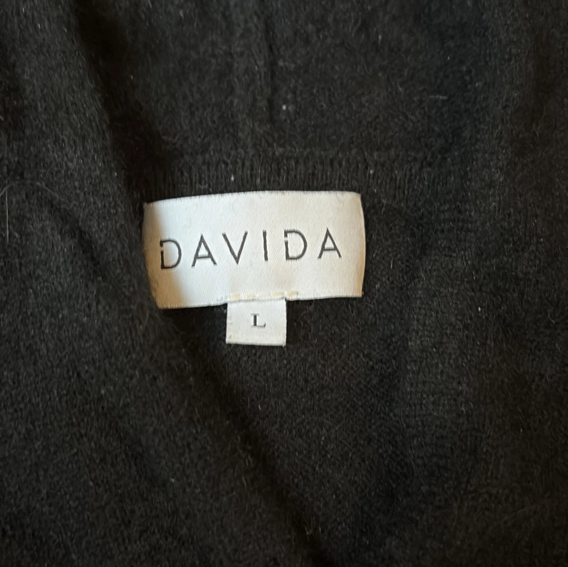 Svart hoodie i kashmir från Davida - 1