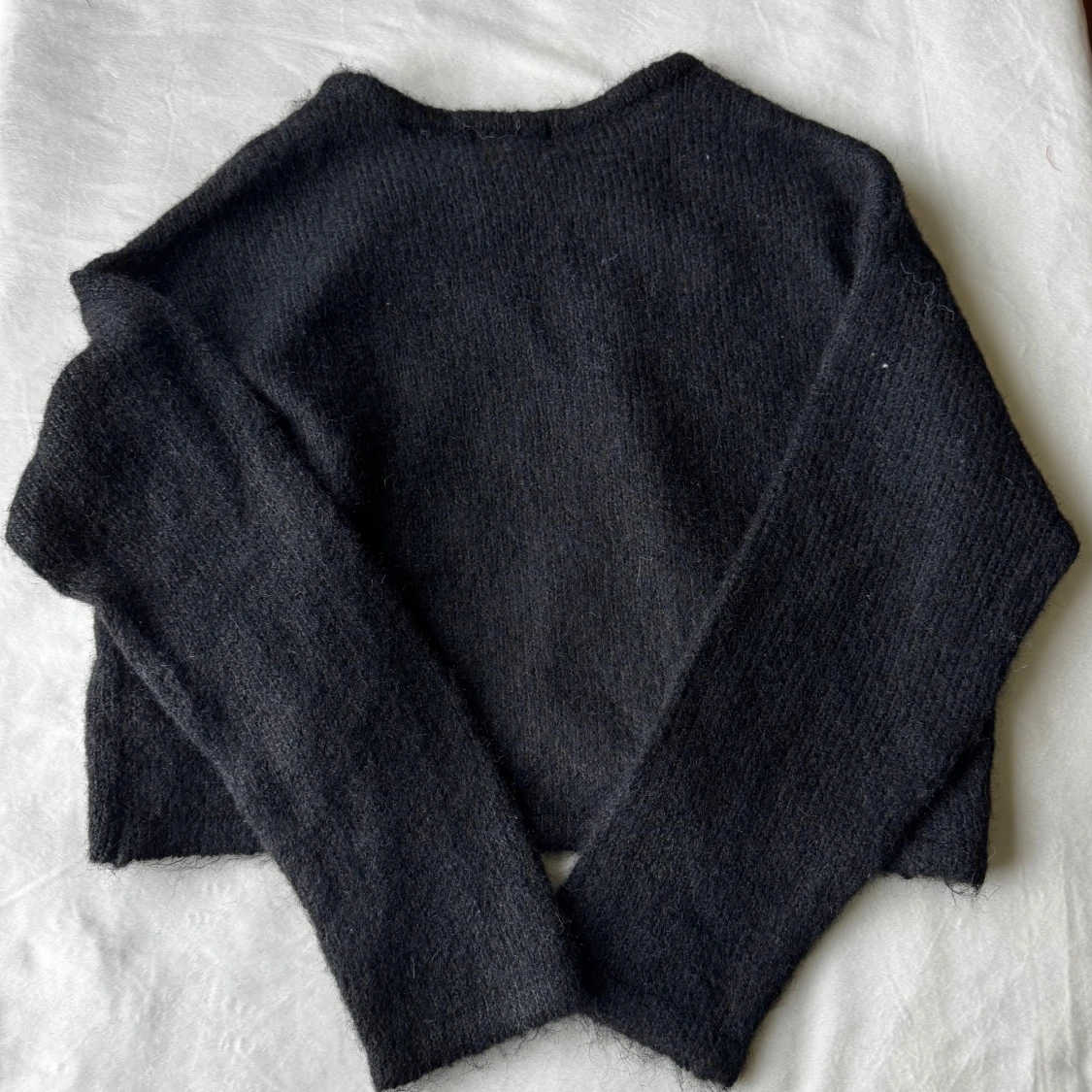 Svart kofta med pärlknapp  - 1