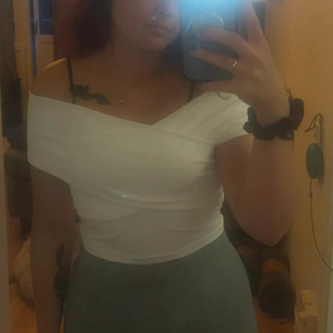 Vit omlott offshoulder topp - 1