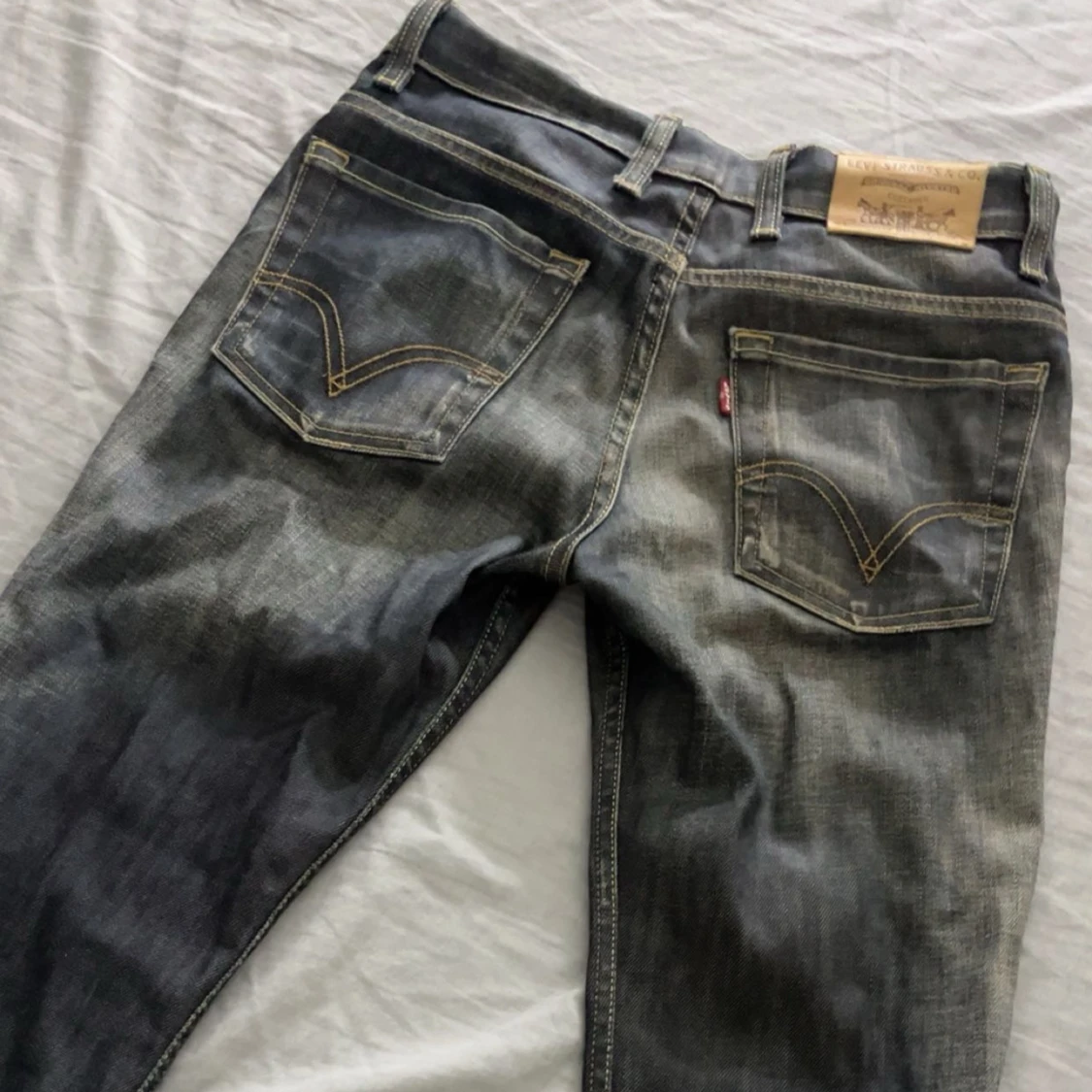 Levi's 501 svarta jeans med slitningar - 2