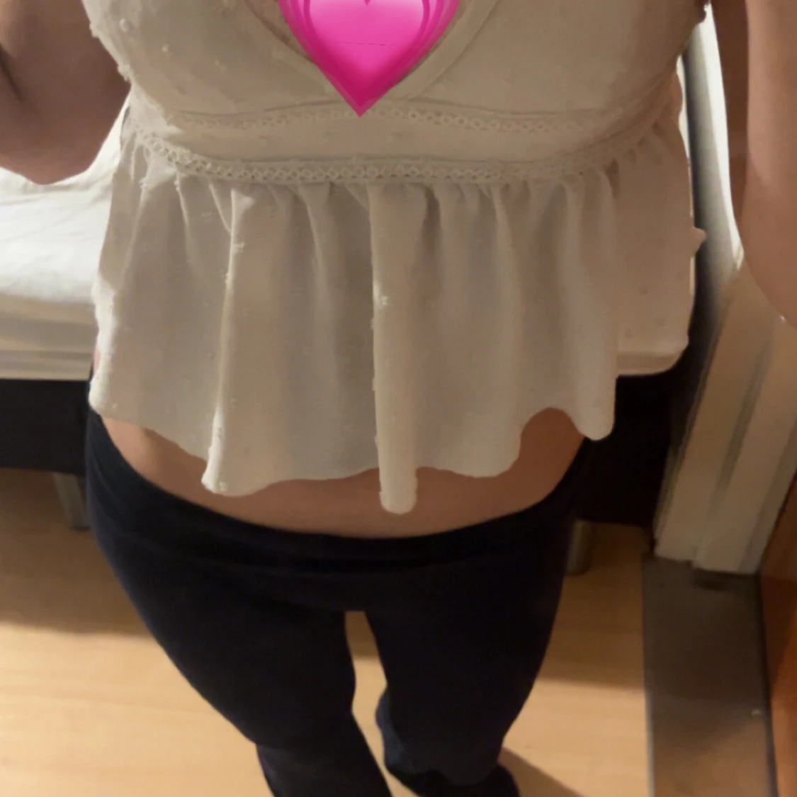 Vit volangig linnetopp med spets - 1