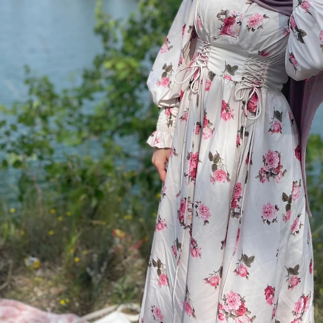 Blommig långklänning med snörning