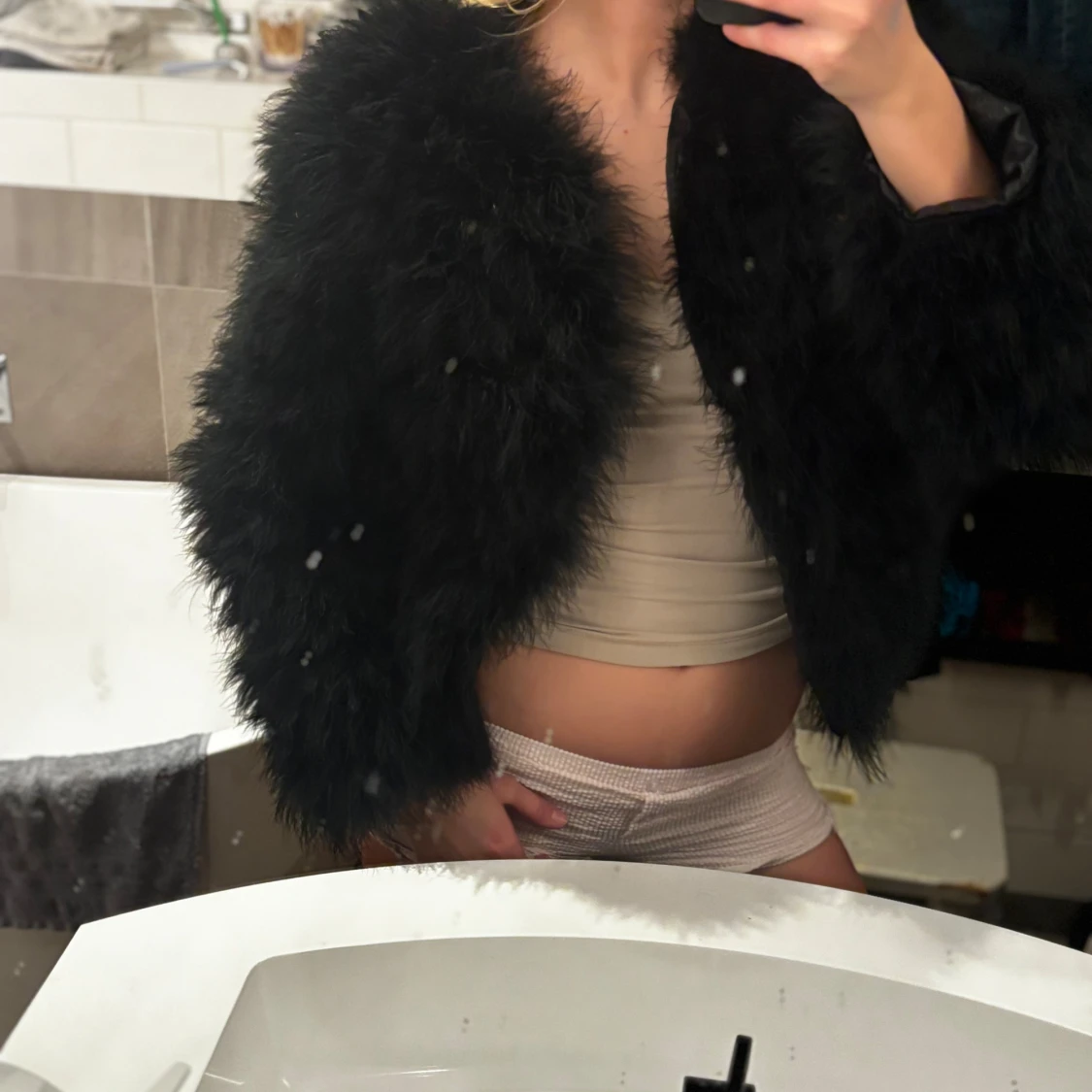 Svart fluffig pälsjacka - 1