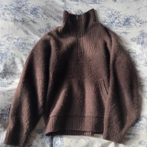 oversize stickad tröja - har blivit använd men fortfarande i fint skick!