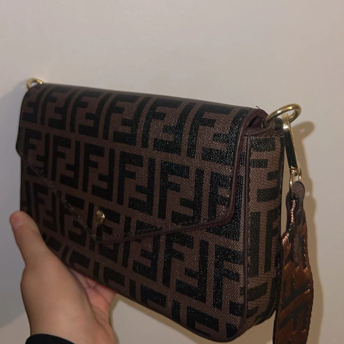 Fendi brun axelväska med FF-mönster - 1