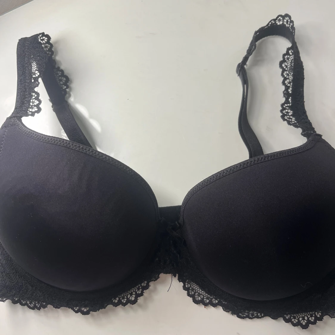 Svart bh med spetsdetaljer