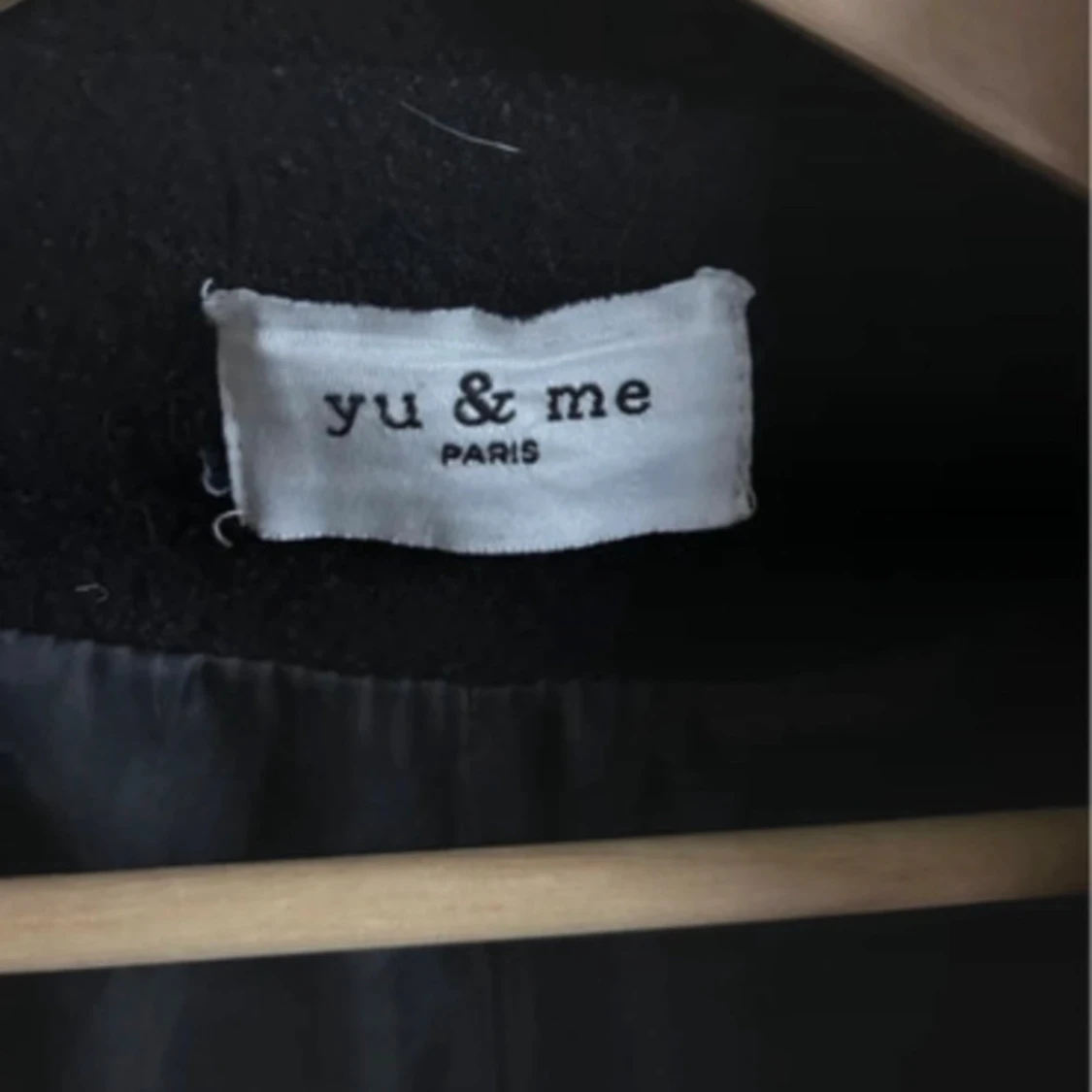 Svart oversized kappa från Yu & Me Paris - 2