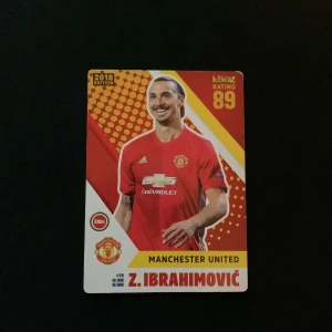 Zlatan Manchester Unided fotbollskort (2018) - Bra skick men det är några år gammalt då inte hört nytt och perfekt. Annars ett super bra och sällsynt kort. Som är perfekt i din samling.