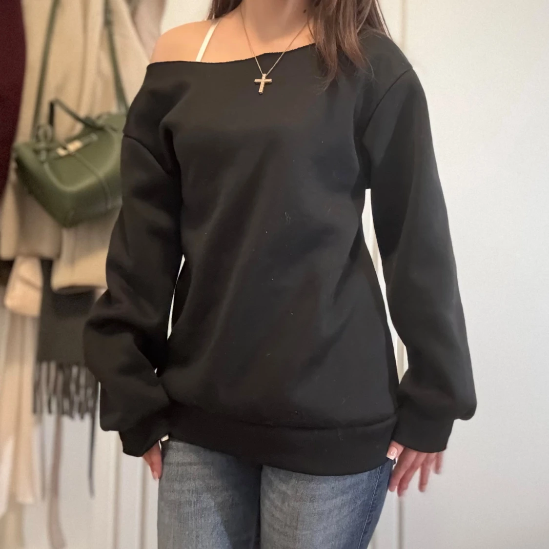 Offshoulder hoodie - 1