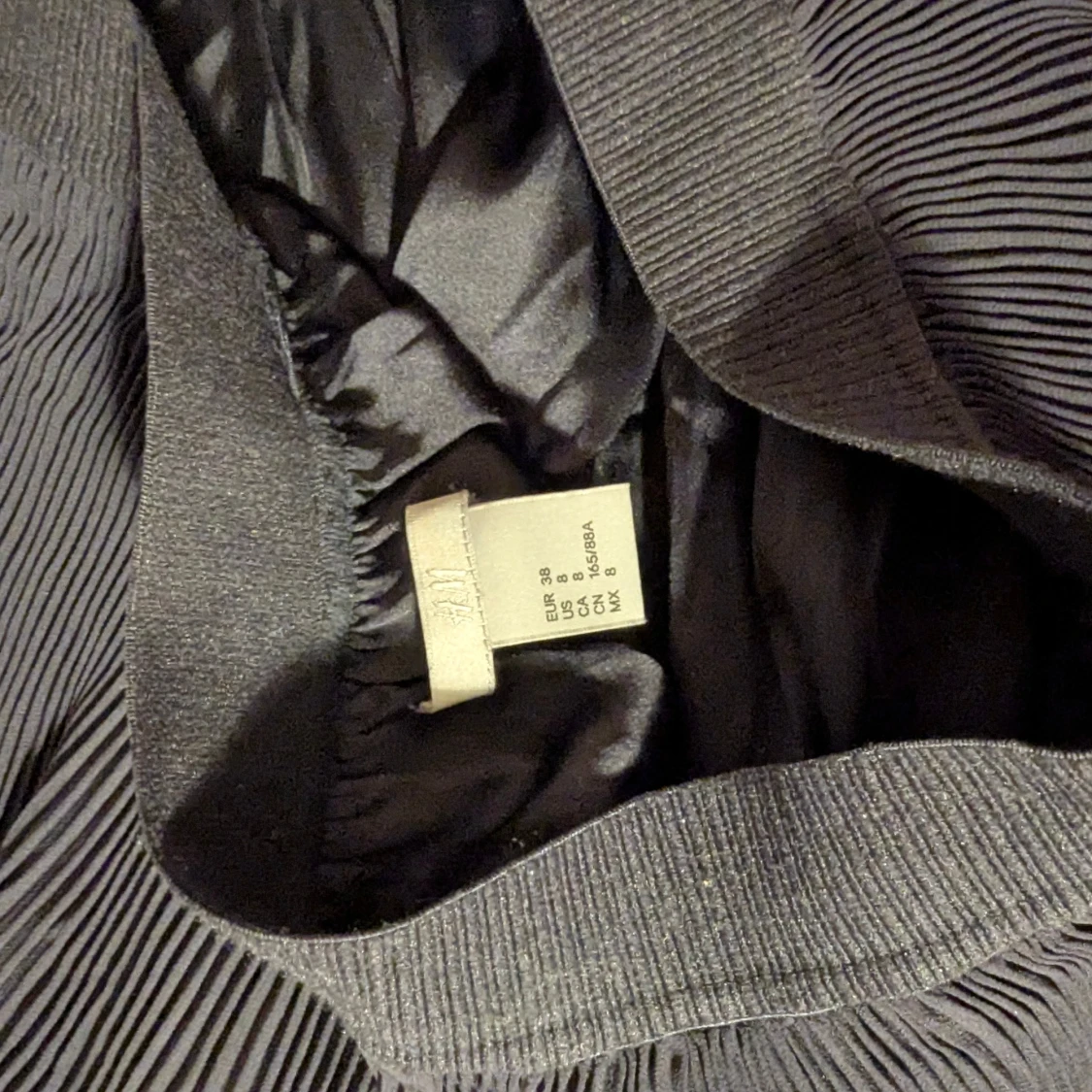 Svart plisserad långkjol från H&M - 2