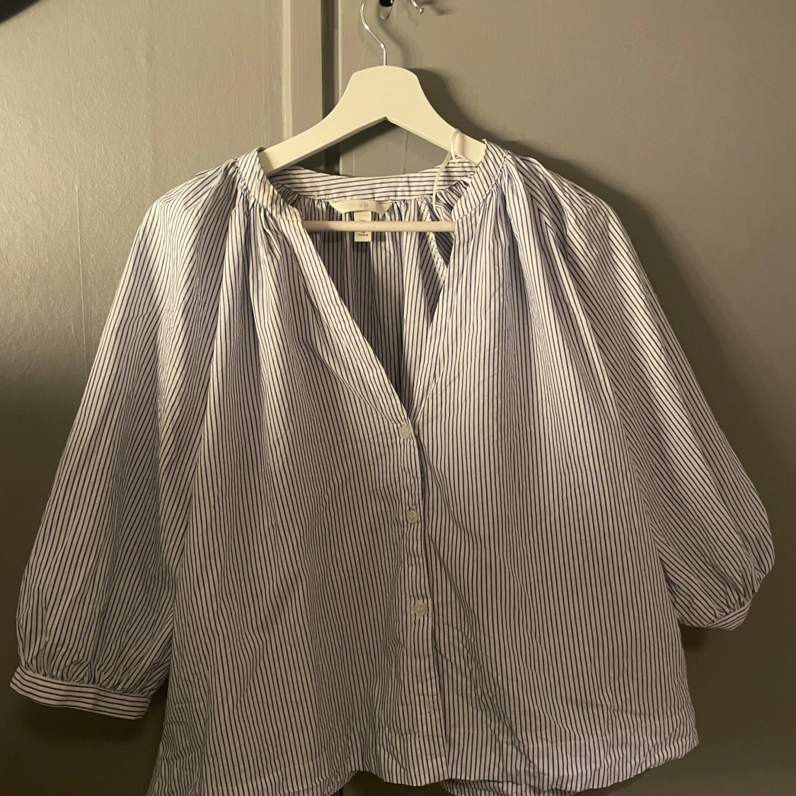Randig blåvit skjorta från H&M