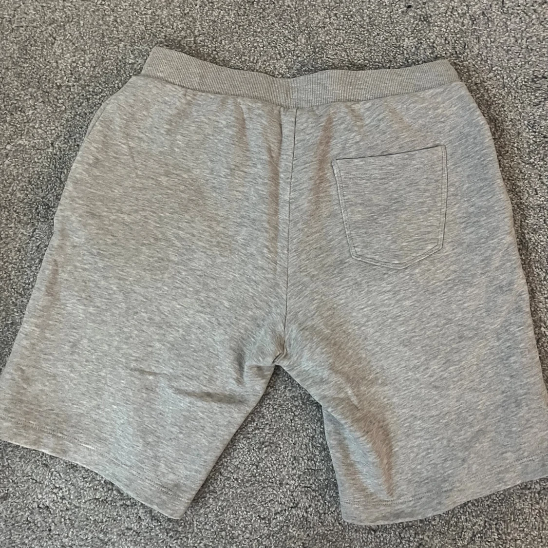 Grå shorts från Peak Performance - 1