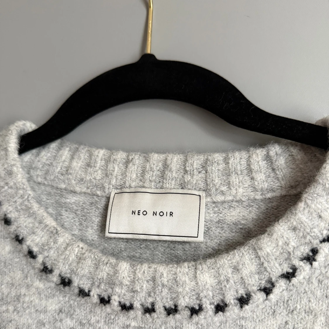 Grå stickad tröja från Neo Noir - 1