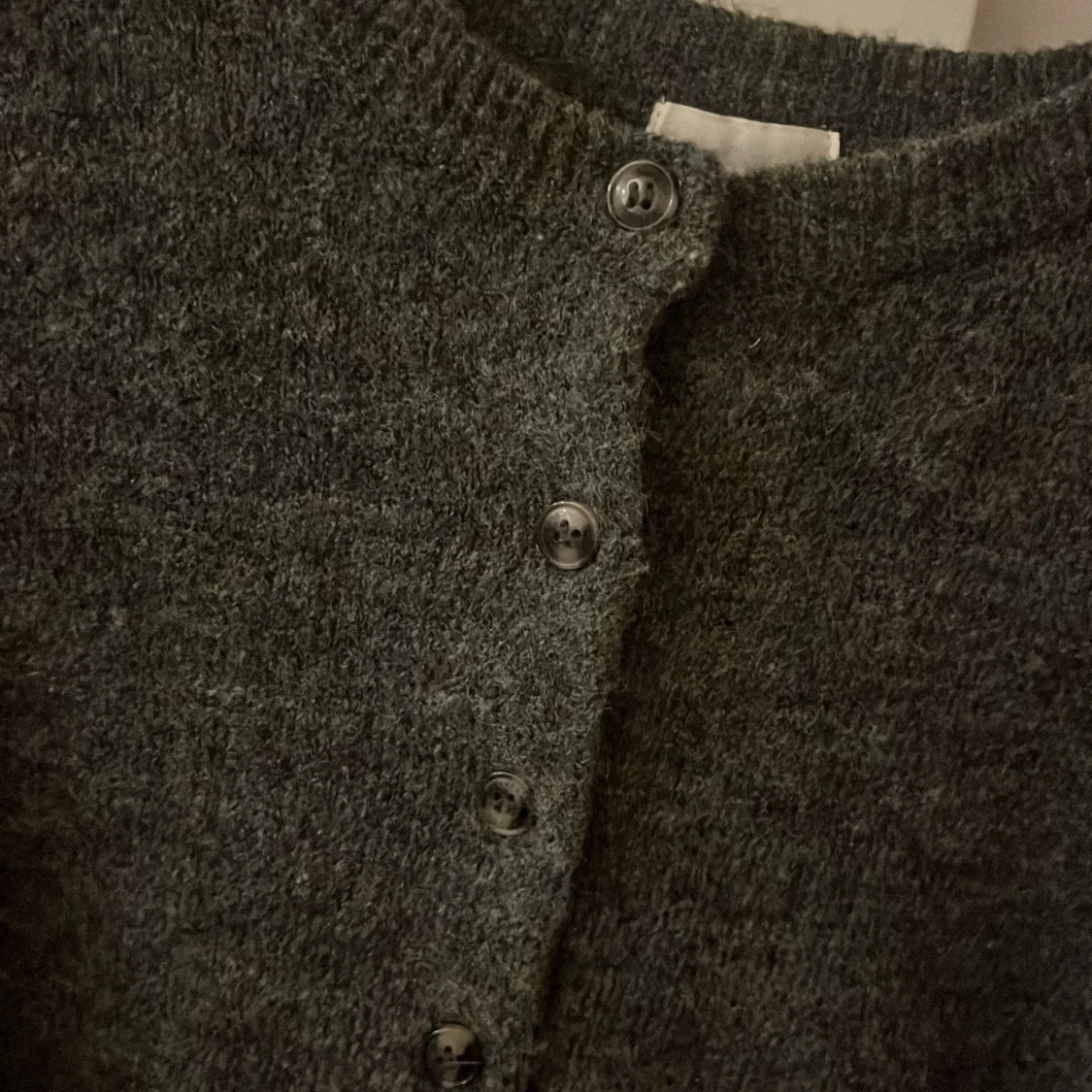 Mörkgrå stickad kofta från H&M - 1