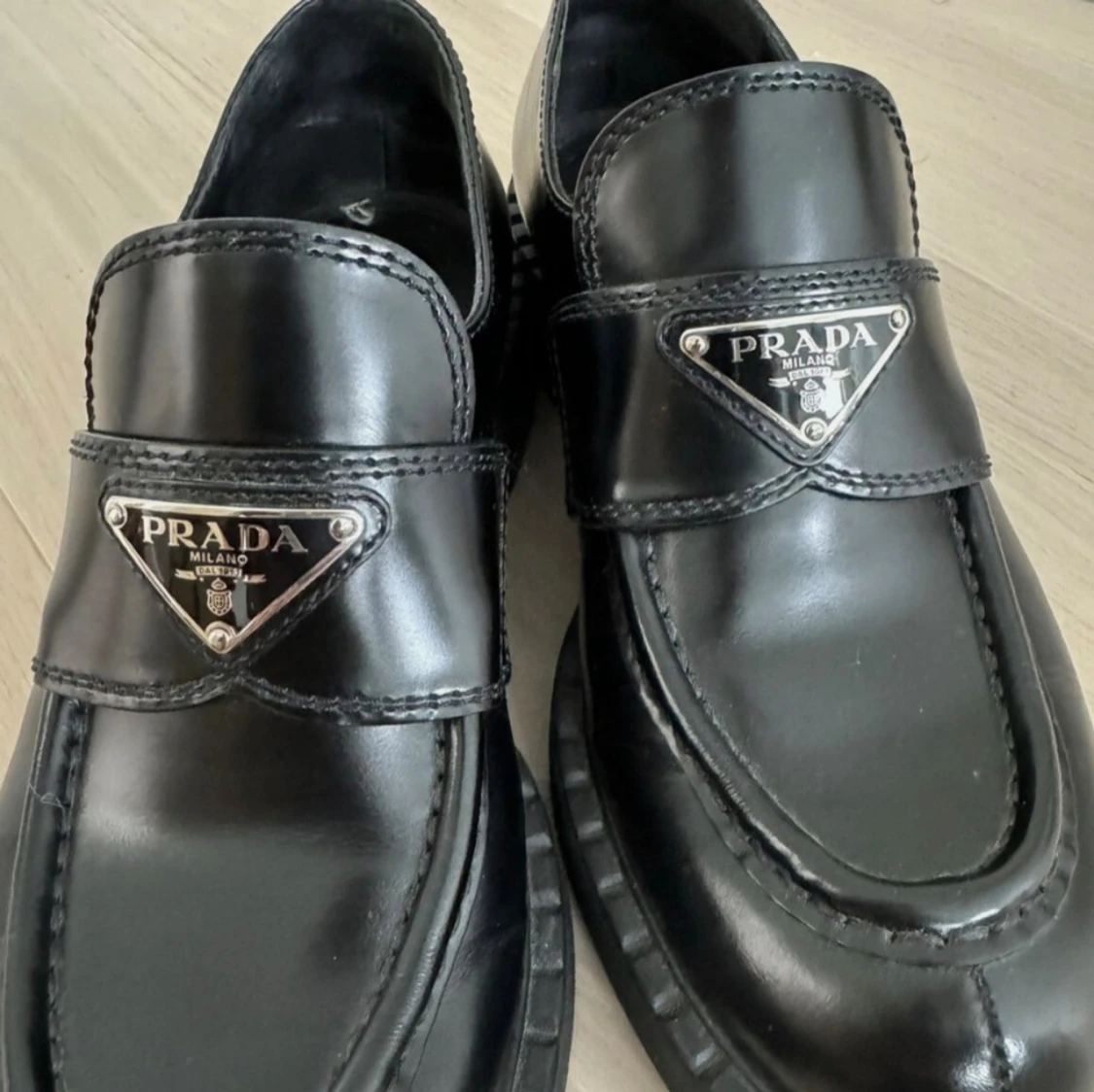 Svarta loafers från Prada i skinn - 3