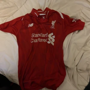 Liverpool Salah 11 matchtröja New Balance - Några år gammal salah tröja köpt i Spanien storlek 164 Liverpool 