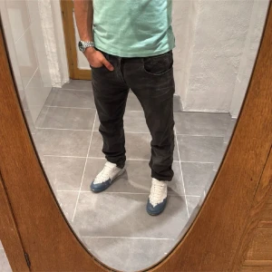 Replay jeans  - Ett par snygga byxor från Replay i storlek W31 L32 i modellen Anbbas 