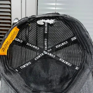 Svart Corteiz truckerkeps med broderi - PRIS GÅR OCH DISKUTERA. STORLEK JUSTERBAR