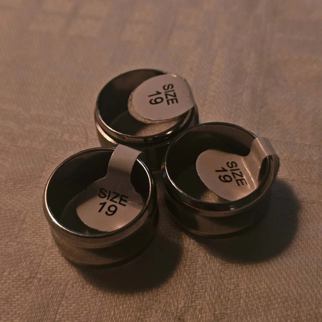 Breda ringar i rostfritt stål, storlek 19 - 1