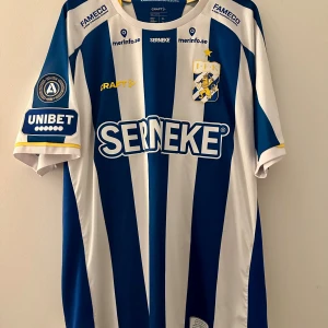 IFK Göteborg matchtröja XL Craft - Blåvitt hemmatröja, storlek XL, med nummer 22 Tolf tryckt på ryggen. Köpte den på gamla ullevi.