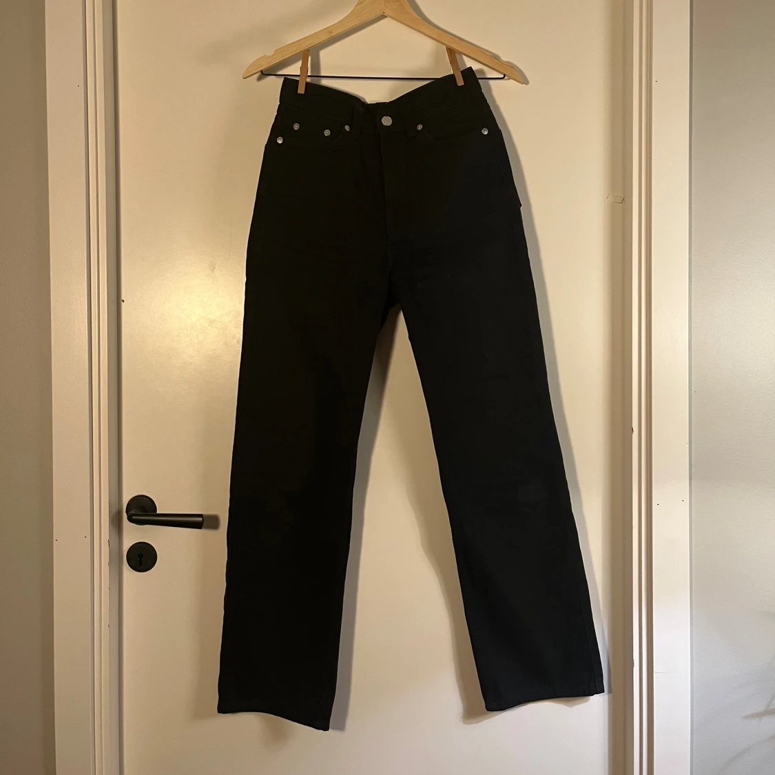 Svarta Weekday Rowe jeans W24 L30