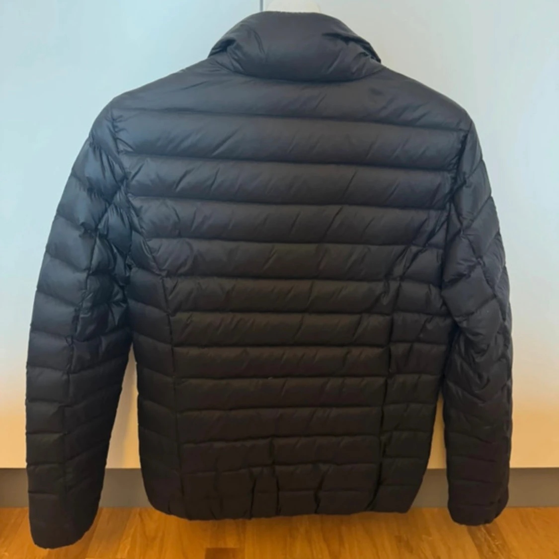 Svart dunjacka Tommy Jeans S - 2