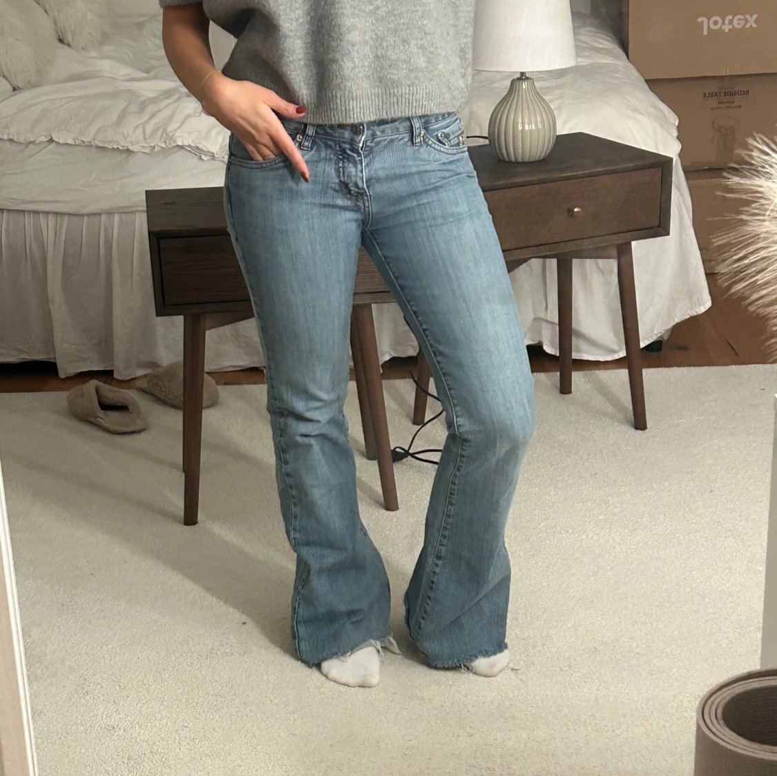Lågmidjade utsvänga jeans  - 1