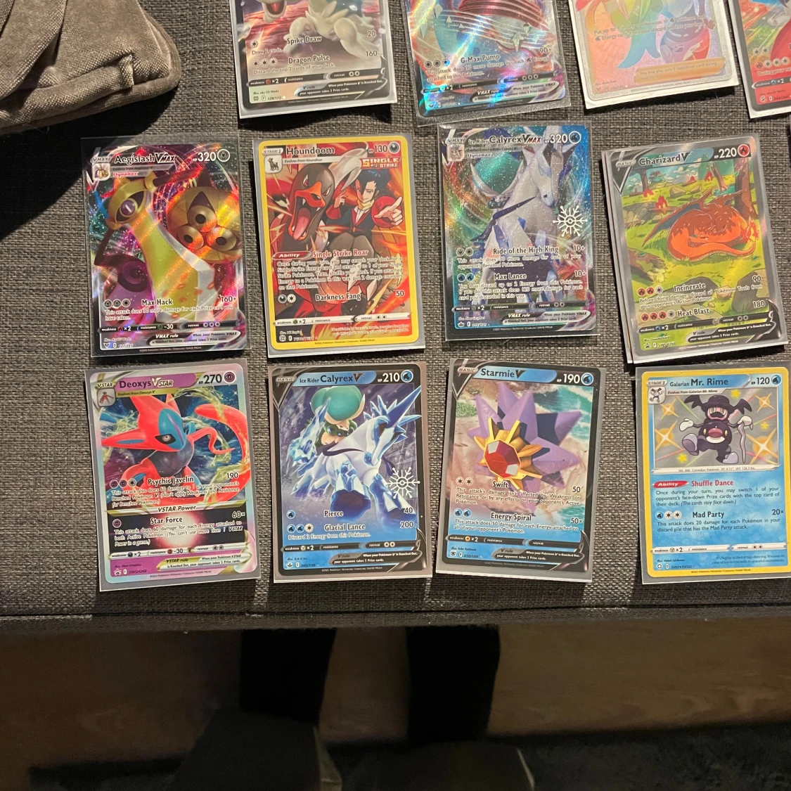 Hej här säljer jag mina Pokémon kort har haft dom nu ett tag och vill nu sälja dom ni kan lägga pris förslag - 3