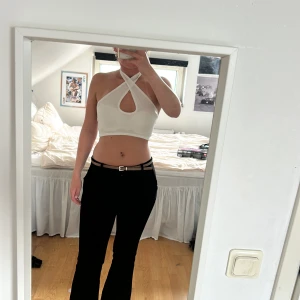 Vit linne - Snyggt linne med korsning vid halsen❤️skriv för fler bilder  