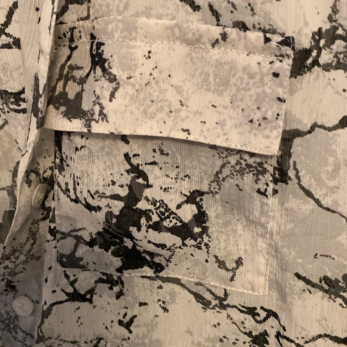 Ärmlös mönstrad kofta från Lindex - 3