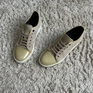 Lanvin cap toe - Hej🙌, säljer nu mina extremt fina och eftertraktade skor från märket Lanvin i storlek 44. Skorna är i väldigt fint sick och passar bra oavsett tillfället. Skriv vid fler funderingar!