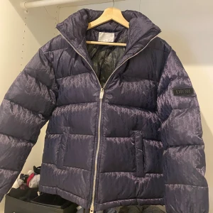 CD Oblique Jacka - Helt ny. Står storlek M, men passar som S. Kan sänka priset vid snabb affär🤝