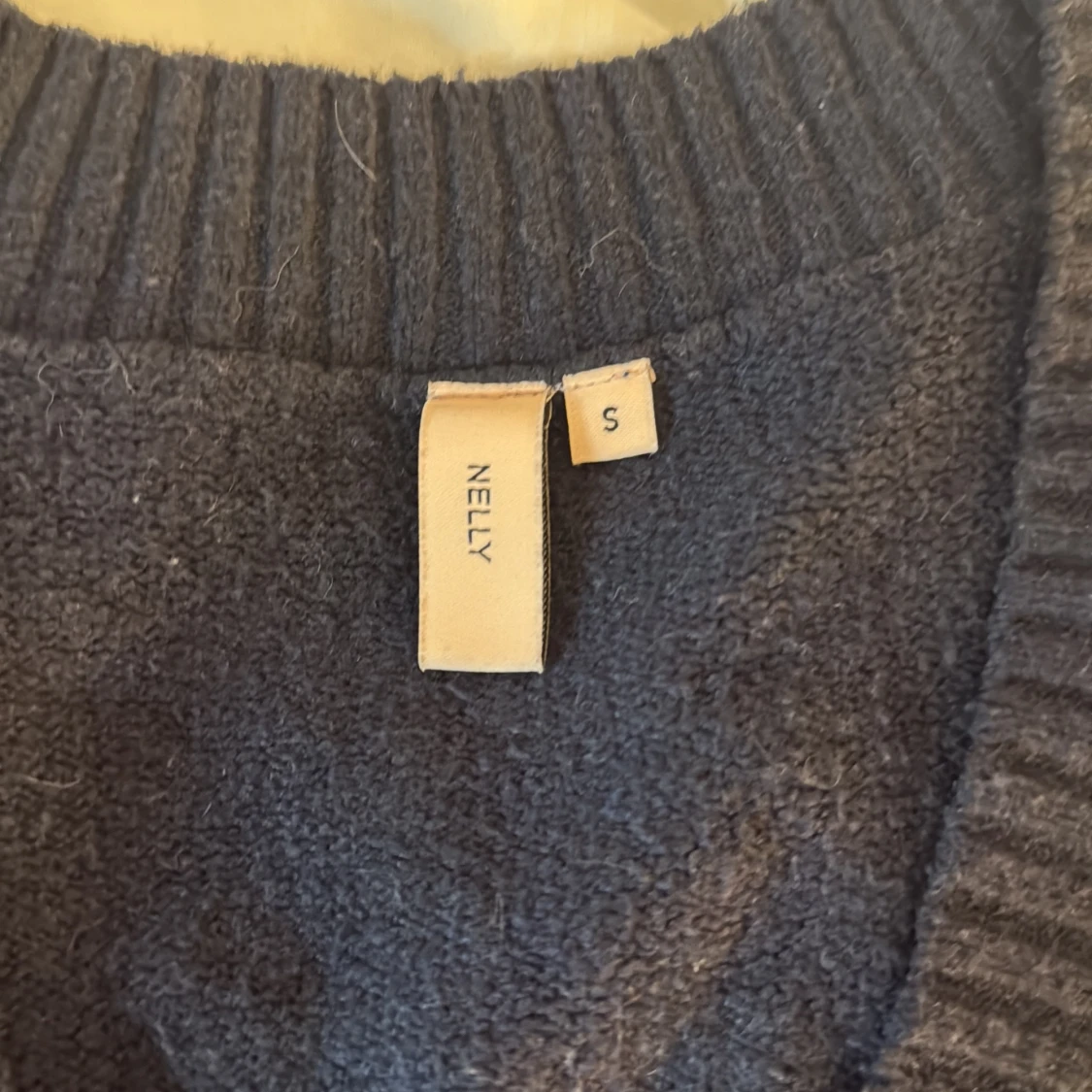 Mörkblå stickad tröja från Nelly - 1