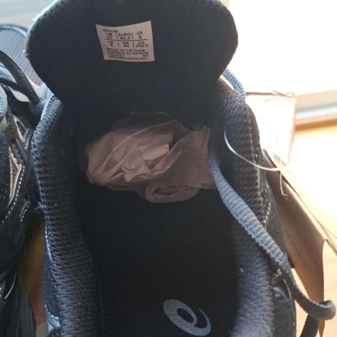  Asics Gel NYC black, de är 42.5 men de är små I storlek - 2